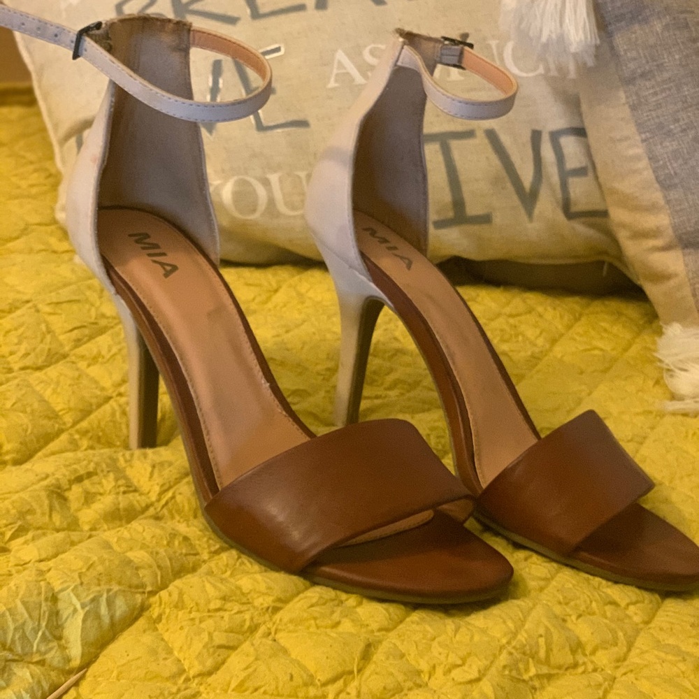 Cute heels!! Check them out